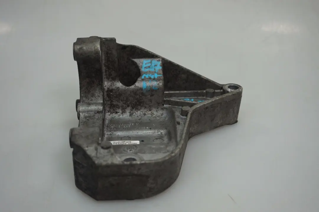 Supporto Pompa Servosterzo per BMW E87 E90 E91 E92 E93 con numero di parte 7794455 BMW E87 E90 E91 E92 E93 Supporto Pompa Servosterzo - SKU 7794455 - Numero di parte 7794455