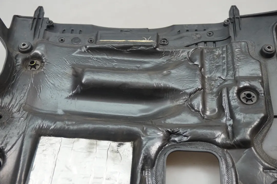 M47N2 Cubierta Acústica De Culata De Motor Diésel para BMW X3 E83 2.0D con número de pieza 7794700 BMW X3 E83 2.0D M47N2 Cubierta Acústica De Culata De Motor Diésel - SKU 7794700 - Número de pieza 7794700