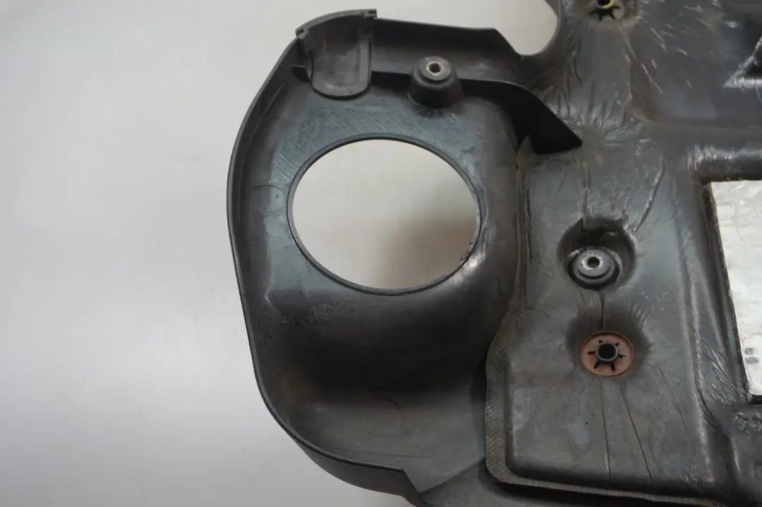 Pokrywa Osłona Silnika Górna 7807247 do BMW E60 E61 E83 X3 o numerze 7794700 BMW E60 E61 E83 X3 Pokrywa Osłona Silnika Górna 7807247 - SKU 7794700 - Numer Części 7794700