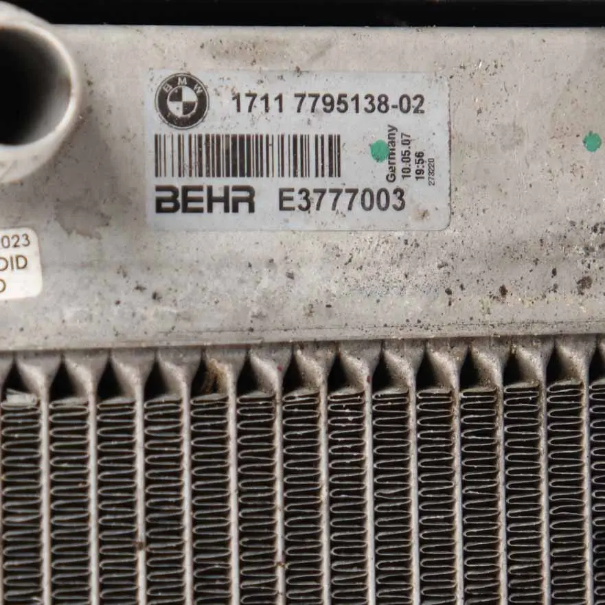 M57N2 Water Radiator Shroud Fan Engine Cooling 6946373 to BMW E65 730d with Part number 7795138 BMW E65 730d M57N2 Water Radiator Shroud Fan Engine Cooling 6946373 - SKU 7795138 - Part number 7795138