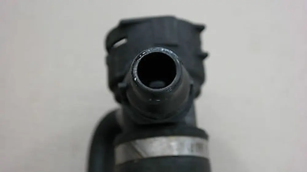 BMW 1 3 er 1 E82 E90 E91 N47 Schlauch Zylinderkopf-Kühler Oben Diesel - SKU 7797257-1 - Teilenummer 7797257