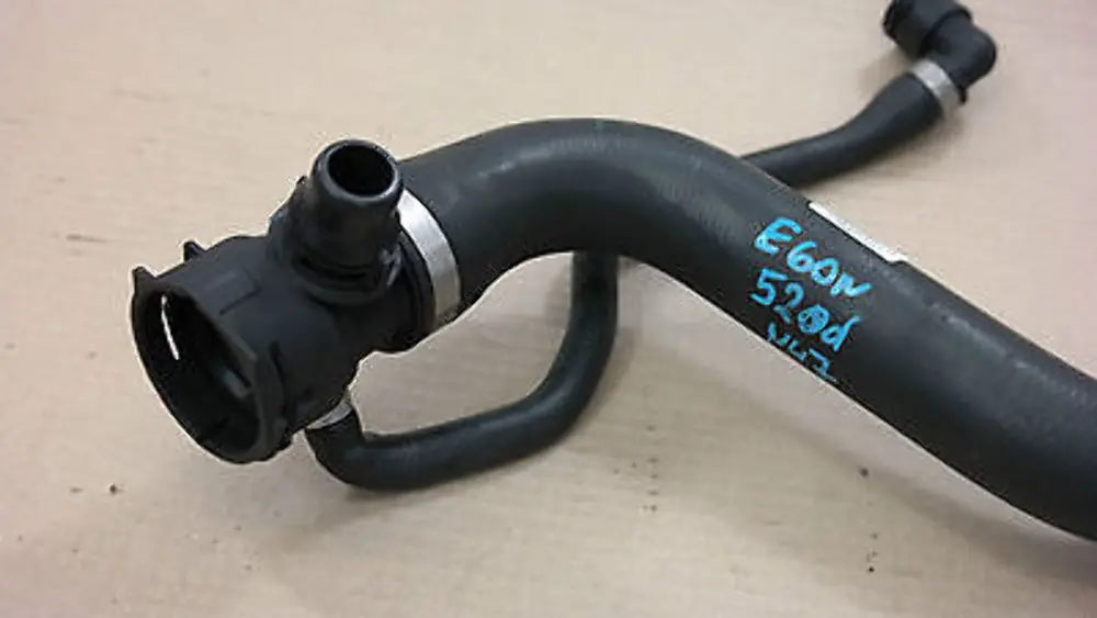 Tuyau Refroidissement Supérieur Diesel 520d N47 pour BMW E60 E60N E61 LCI à propos du numéro de pièce 7799747 BMW E60 E60N E61 LCI Tuyau Refroidissement Supérieur Diesel 520d N47 - SKU 7799747 - Numéro de pièce 7799747