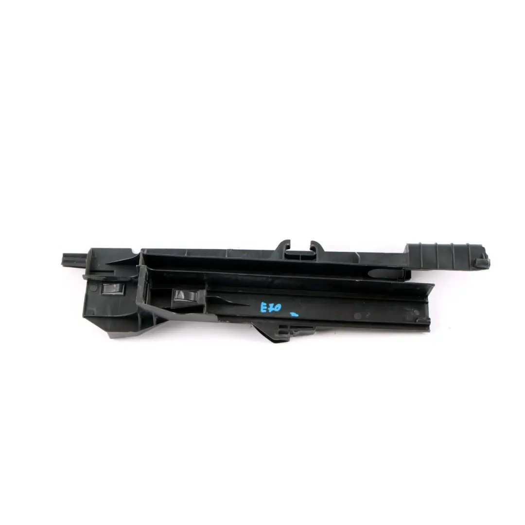 Uchwyt Mocowanie Wspornik Chłodnicy Prawy do BMW X5 E70 o numerze 7799762 BMW X5 E70 Uchwyt Mocowanie Wspornik Chłodnicy Prawy - SKU 7799762 - Numer Części 7799762