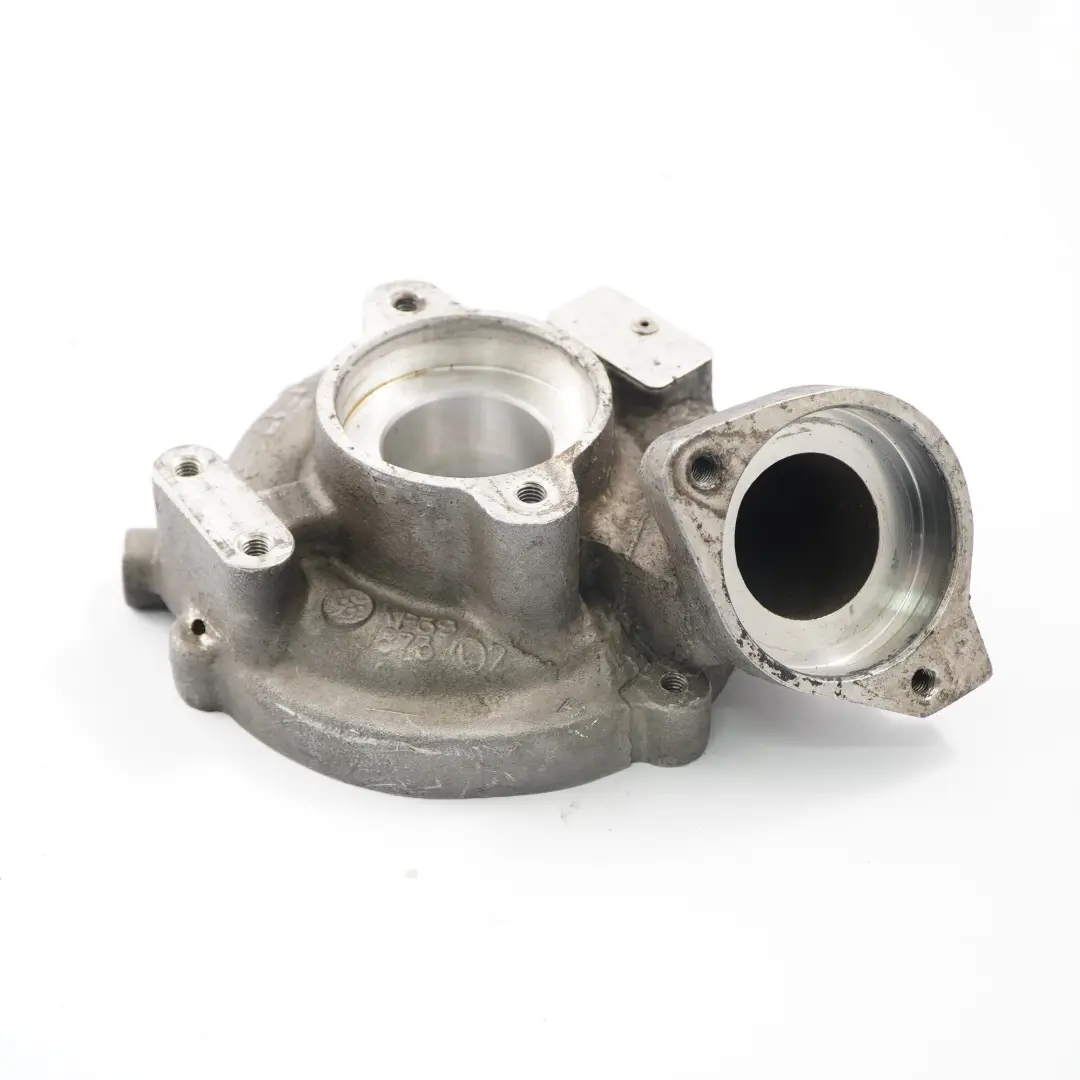 M57N2 Parte coperchio testata dell'alloggiamento turbo per BMW E60 LCI E90 335d 535d con numero di parte 7802587 BMW E60 LCI E90 335d 535d M57N2 Parte coperchio testata dell'alloggiamento turbo - SKU 7802587-1 - Numero di parte 7802587