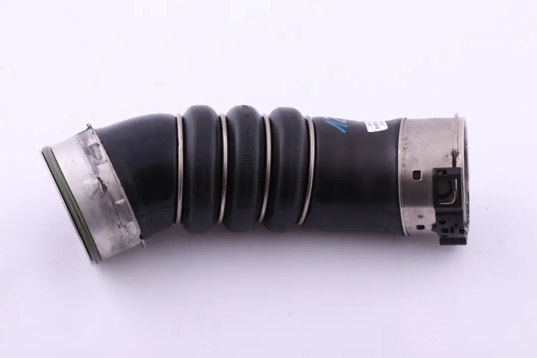 N47 Intercooler Boost Pipe Turbo Pipe para BMW E81 E82 E87 LCI 120d con número de pieza 7802752 BMW E81 E82 E87 LCI 120d N47 Intercooler Boost Pipe Turbo Pipe - SKU 7802752 - Número de pieza 7802752