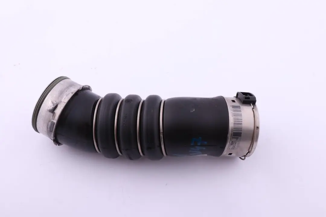 N47 Intercooler Boost Ladeluftleitung für BMW 1 er E81 E82 E87 LCI 120d mit Teilenummer 7802752 BMW 1 er E81 E82 E87 LCI 120d N47 Intercooler Boost Ladeluftleitung - SKU 7802752 - Teilenummer 7802752