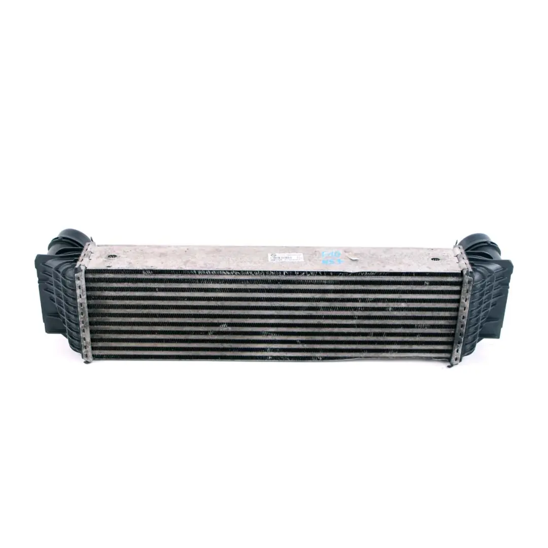 Chłodnica Intercooler do BMW F01 F10 F11 Diesel o numerze 7805629 BMW F01 F10 F11 Diesel Chłodnica Intercooler - SKU 7805629 - Numer Części 7805629