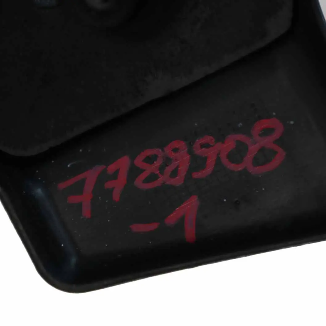 M57N2 Osłona Silnika do BMW E60 E61 E65 E83 o numerze 7788908 BMW E60 E61 E65 E83 M57N2 Osłona Silnika - SKU 7807240 - Numer Części 7788908