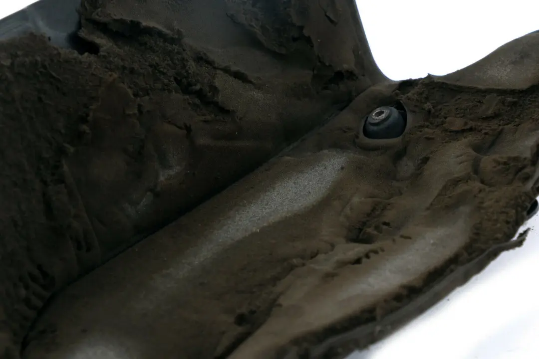 Akustikabdeckung BMW E60 E87 E90 E91 M47N2 Diesel Hinten 7789009 für Motor mit Teilenummer 7807249 Motor Akustikabdeckung BMW E60 E87 E90 E91 M47N2 Diesel Hinten 7789009 - SKU 7807249 - Teilenummer 7807249