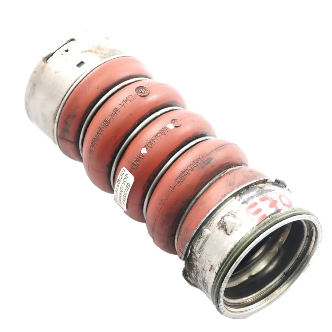 N57 Przewód Rura Dolot Intercooler do BMW E70N E71 F15 F16 Diesel o numerze 7807987 BMW E70N E71 F15 F16 Diesel N57 Przewód Rura Dolot Intercooler - SKU 7807987 - Numer Części 7807987