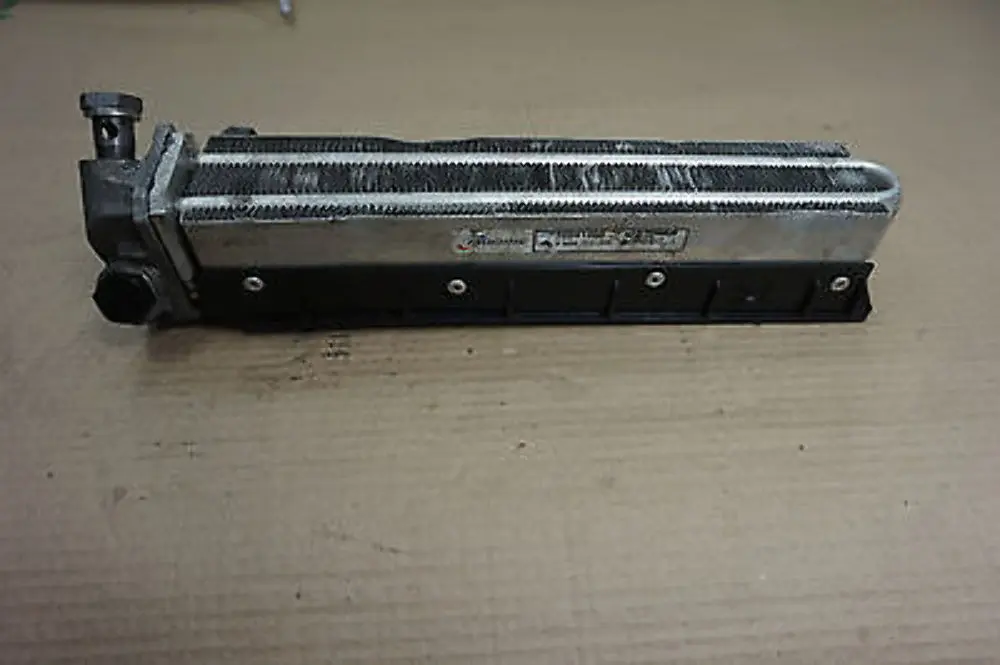 Refroidisseur D'Huile De Transmission 91017568 pour BMW E60 E61N M5 E63 E64 M6 à propos du numéro de pièce 23017838937 BMW E60 E61N M5 E63 E64 M6 Refroidisseur D'Huile De Transmission 91017568 - SKU 7838937 - Numéro de pièce 23017838937