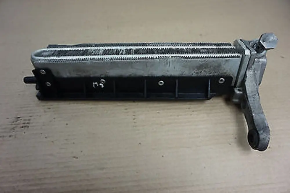 Radiatore Olio Trasmissione 91017568 per BMW E60 E61N M5 E63 E64 M6 con numero di parte 23017838937 BMW E60 E61N M5 E63 E64 M6 Radiatore Olio Trasmissione 91017568 - SKU 7838937 - Numero di parte 23017838937