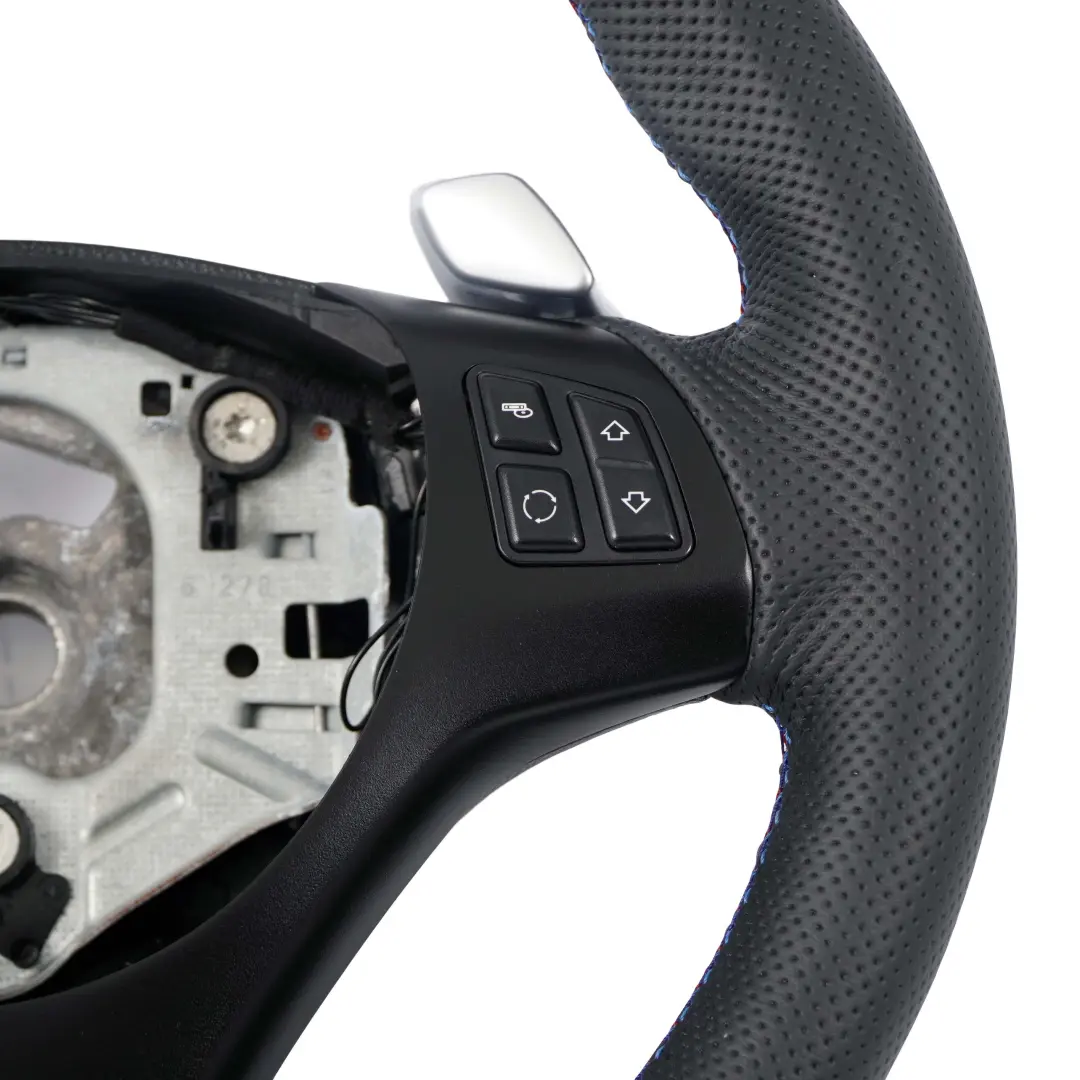 Nuova Pelle Nera M-SPORT Volante Spesso Leve del Cambio per BMW E81 E87 E90 E91 E92 con numero di parte 7839115 BMW E81 E87 E90 E91 E92 Nuova Pelle Nera M-SPORT Volante Spesso Leve del Cambio - SKU 7839115 - Numero di parte 7839115
