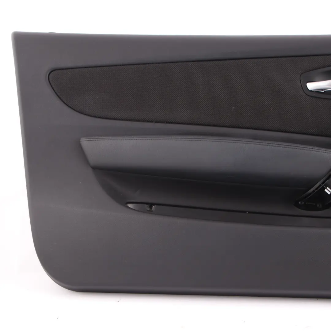 Tapicerka Boczek Drzwi Flashpoint Black do BMW E81 o numerze 7839241 BMW E81 Tapicerka Boczek Drzwi Flashpoint Black - SKU 7839241 - Numer Części 7839241