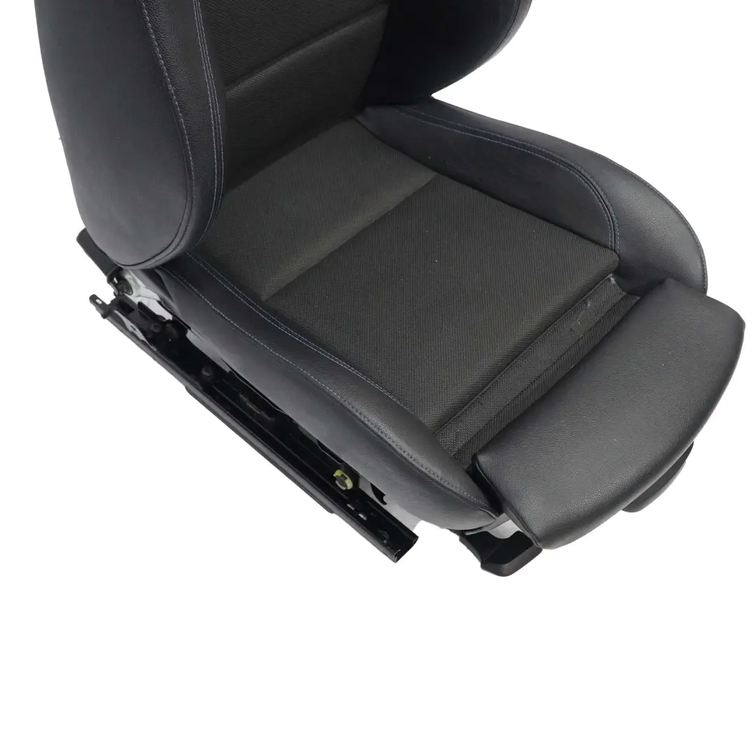 Sitz Vorne Links Stoff / Kunstleder Flashpoint Blauer Faden für BMW E87 Sport mit Teilenummer 7842723 BMW E87 Sport Sitz Vorne Links Stoff / Kunstleder Flashpoint Blauer Faden - SKU 7842723-1 - Teilenummer 7842723