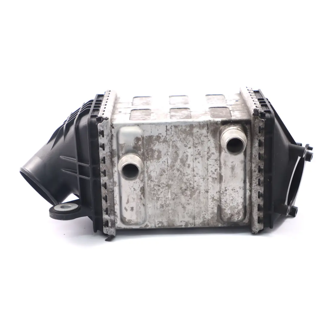 S63N Intercooler Radiatore aria di carico Cyl. 5-8 per BMW F10 M5 F12 F13 M6 con numero di parte 7843123 BMW F10 M5 F12 F13 M6 S63N Intercooler Radiatore aria di carico Cyl. 5-8 - SKU 7843123 - Numero di parte 7843123