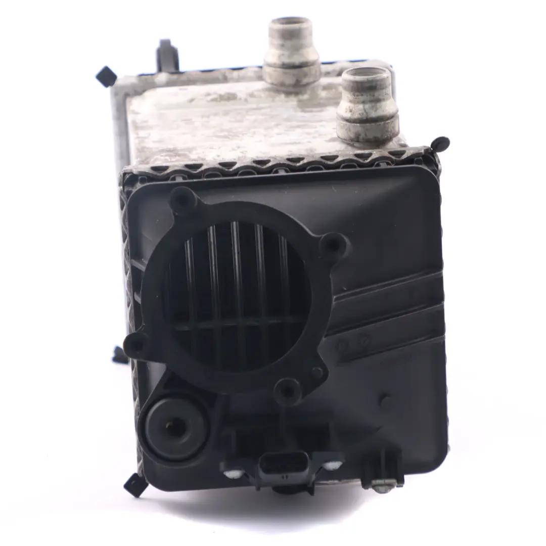 S63N Intercooler Radiatore aria di carico Cyl. 5-8 per BMW F10 M5 F12 F13 M6 con numero di parte 7843123 BMW F10 M5 F12 F13 M6 S63N Intercooler Radiatore aria di carico Cyl. 5-8 - SKU 7843123 - Numero di parte 7843123