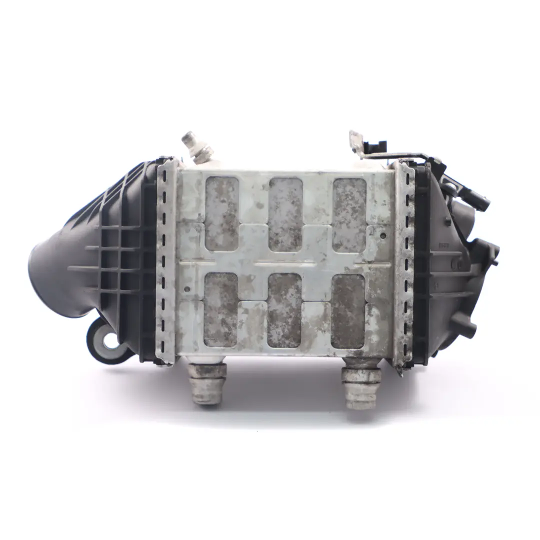 S63N Intercooler Radiatore aria di carico Cyl. 5-8 per BMW F10 M5 F12 F13 M6 con numero di parte 7843123 BMW F10 M5 F12 F13 M6 S63N Intercooler Radiatore aria di carico Cyl. 5-8 - SKU 7843123 - Numero di parte 7843123