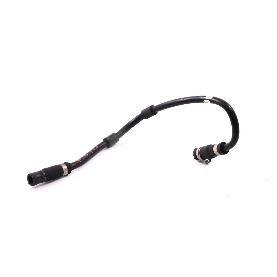 Wąż Łączący Chłodzenia Turbosprężarki do BMW F10 M5 F12 F13 M6 o numerze 7843273 BMW F10 M5 F12 F13 M6 Wąż Łączący Chłodzenia Turbosprężarki - SKU 7843273 - Numer Części 7843273