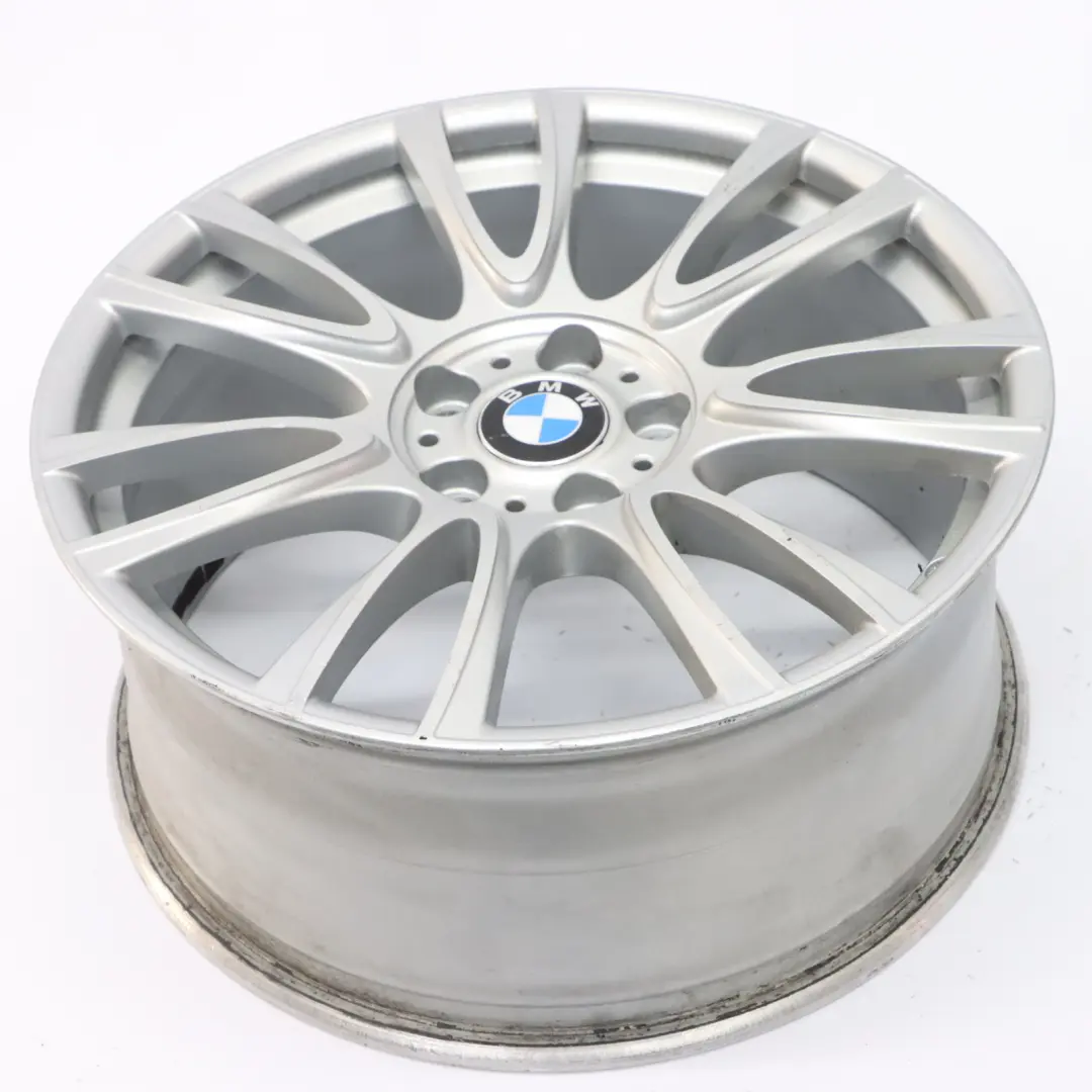 Cerchio posteriore lega argento 19" ET:47 8.5J V Spoke 439 per BMW F30 F32 con numero di parte 7845866 BMW F30 F32 Cerchio posteriore lega argento 19" ET:47 8.5J V Spoke 439 - SKU 7845866-1 - Numero di parte 7845866