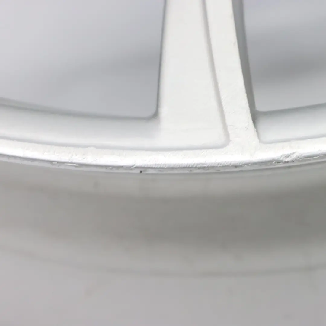 Cerchio posteriore lega argento 19" ET:47 8.5J V Spoke 439 per BMW F30 F32 con numero di parte 7845866 BMW F30 F32 Cerchio posteriore lega argento 19" ET:47 8.5J V Spoke 439 - SKU 7845866-2 - Numero di parte 7845866