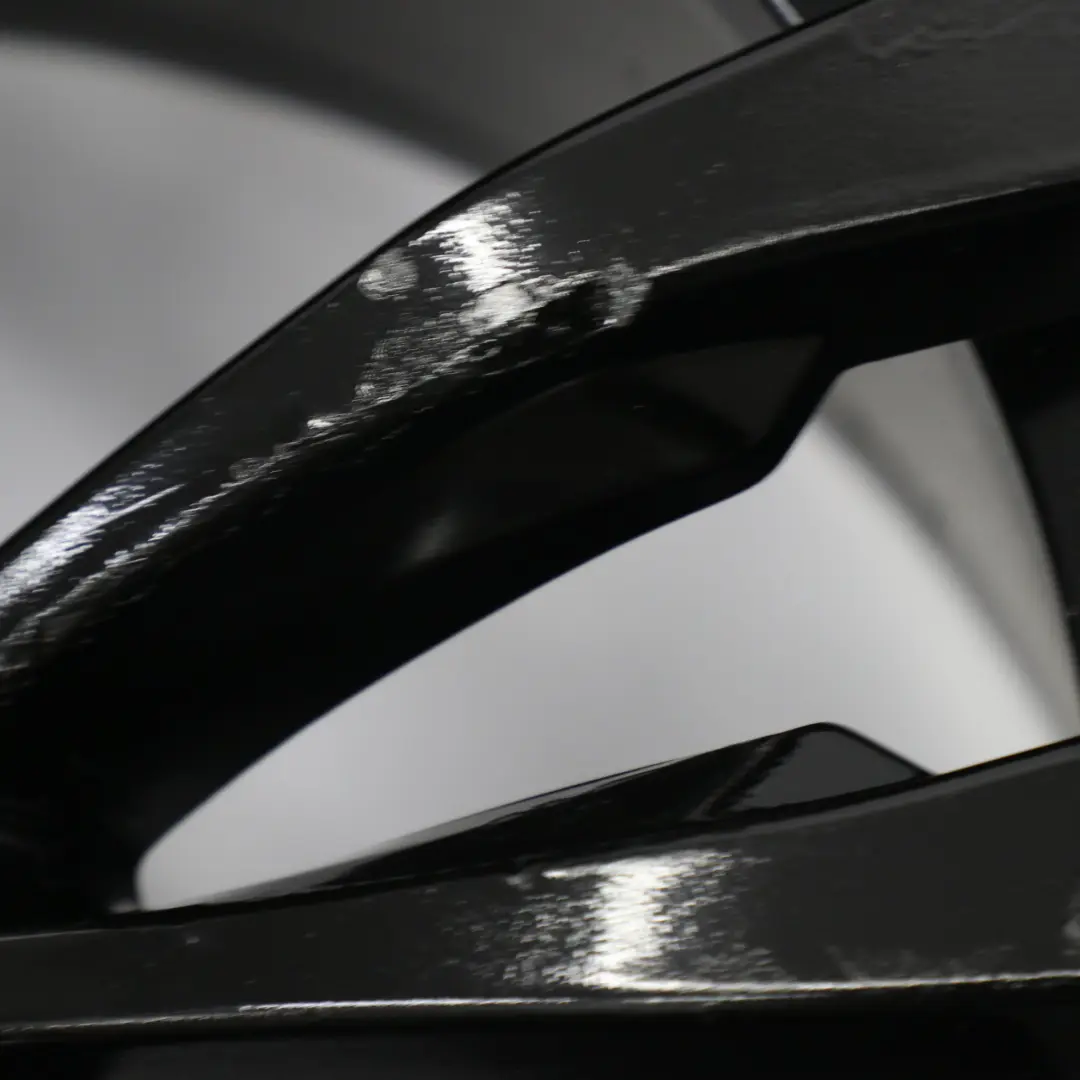 Felga Aluminiowa Czarna 20" 11J M 469 do BMW F15 F16 o numerze 7846791 BMW F15 F16 Felga Aluminiowa Czarna 20" 11J M 469 - SKU 7846791-2 - Numer Części 7846791