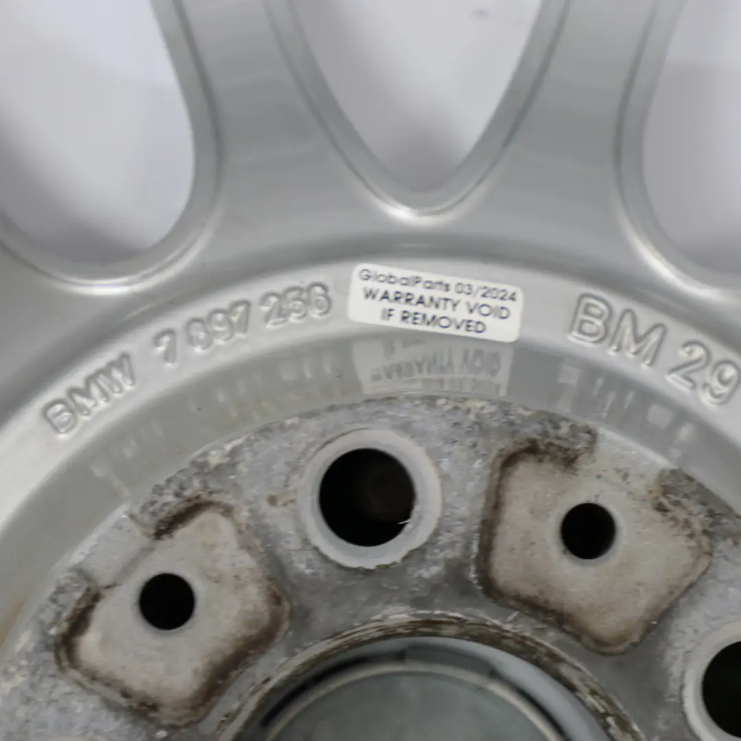 Roue avant argentée Jante alliage 19" 8,5J V Spoke 152 ET:14 pour BMW E63 E64 à propos du numéro de pièce 7897256 BMW E63 E64 Roue avant argentée Jante alliage 19" 8,5J V Spoke 152 ET:14 - SKU 7897256-1 - Numéro de pièce 7897256