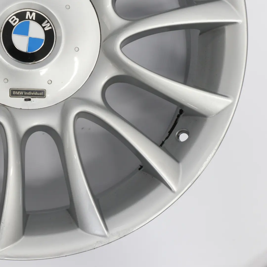 Roue avant argentée Jante alliage 19" 8,5J V Spoke 152 ET:14 pour BMW E63 E64 à propos du numéro de pièce 7897256 BMW E63 E64 Roue avant argentée Jante alliage 19" 8,5J V Spoke 152 ET:14 - SKU 7897256-2 - Numéro de pièce 7897256