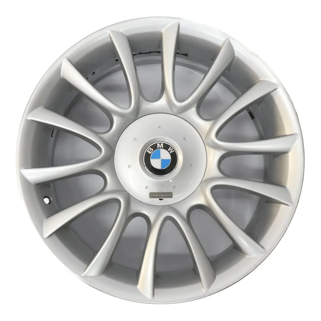 Cerchio in lega argento posteriore 19" 9J V Spoke 152 ET:18 per BMW E63 E64 con numero di parte 7897257 BMW E63 E64 Cerchio in lega argento posteriore 19" 9J V Spoke 152 ET:18 - SKU 7897257-1 - Numero di parte 7897257