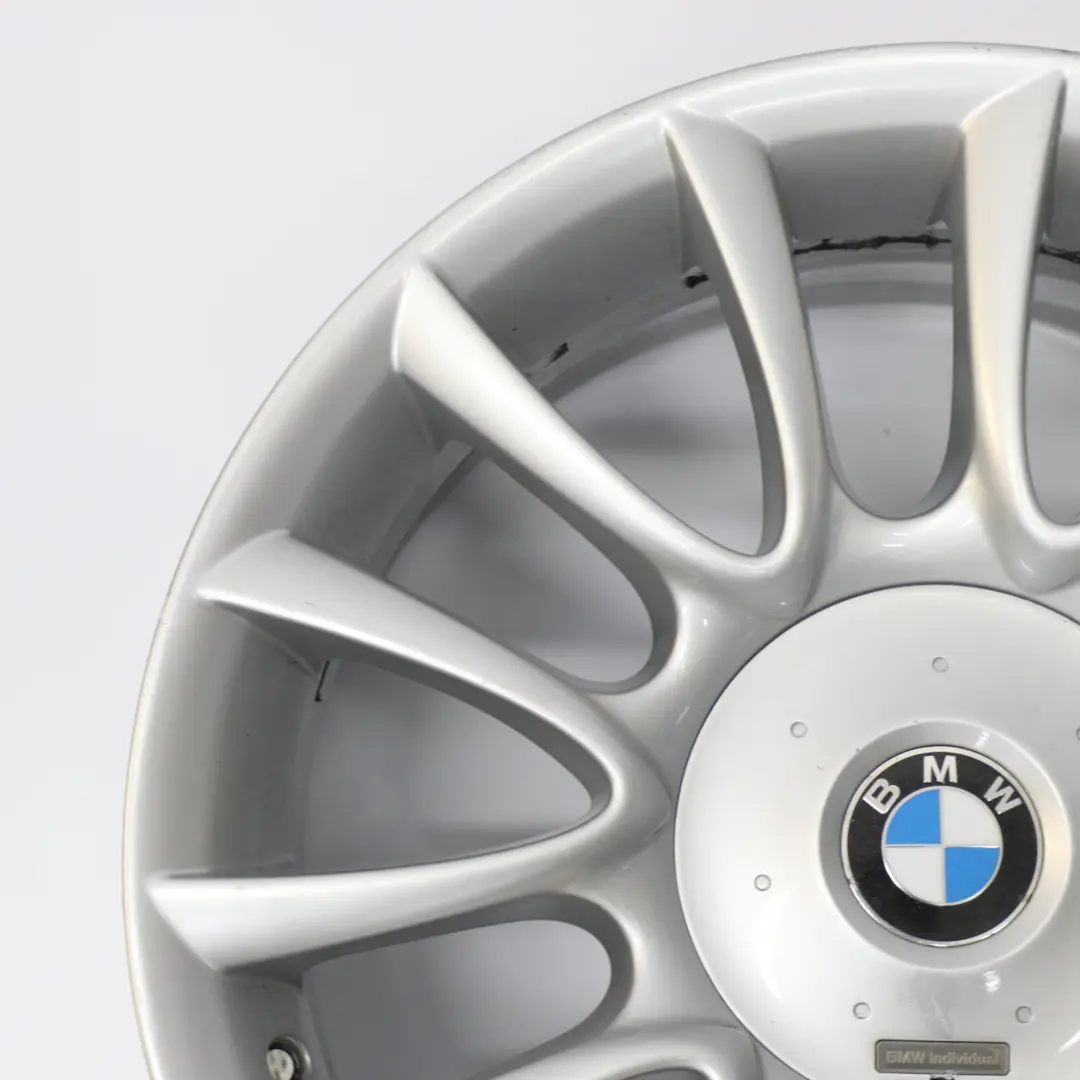 Cerchio in lega argento posteriore 19" 9J V Spoke 152 ET:18 per BMW E63 E64 con numero di parte 7897257 BMW E63 E64 Cerchio in lega argento posteriore 19" 9J V Spoke 152 ET:18 - SKU 7897257-1 - Numero di parte 7897257