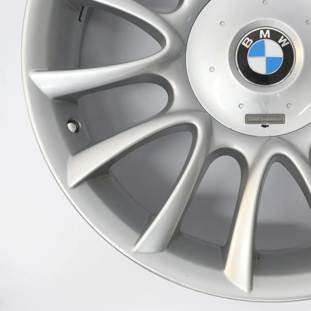 Cerchio in lega argento posteriore 19" 9J V Spoke 152 ET:18 per BMW E63 E64 con numero di parte 7897257 BMW E63 E64 Cerchio in lega argento posteriore 19" 9J V Spoke 152 ET:18 - SKU 7897257-1 - Numero di parte 7897257