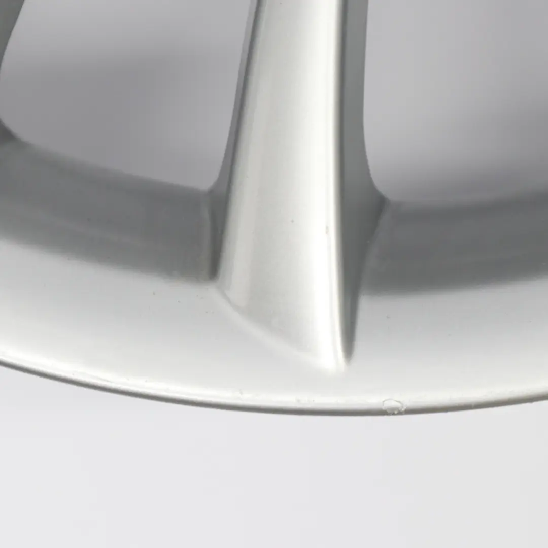 Cerchio in lega argento posteriore 19" 9J V Spoke 152 ET:18 per BMW E63 E64 con numero di parte 7897257 BMW E63 E64 Cerchio in lega argento posteriore 19" 9J V Spoke 152 ET:18 - SKU 7897257-2 - Numero di parte 7897257