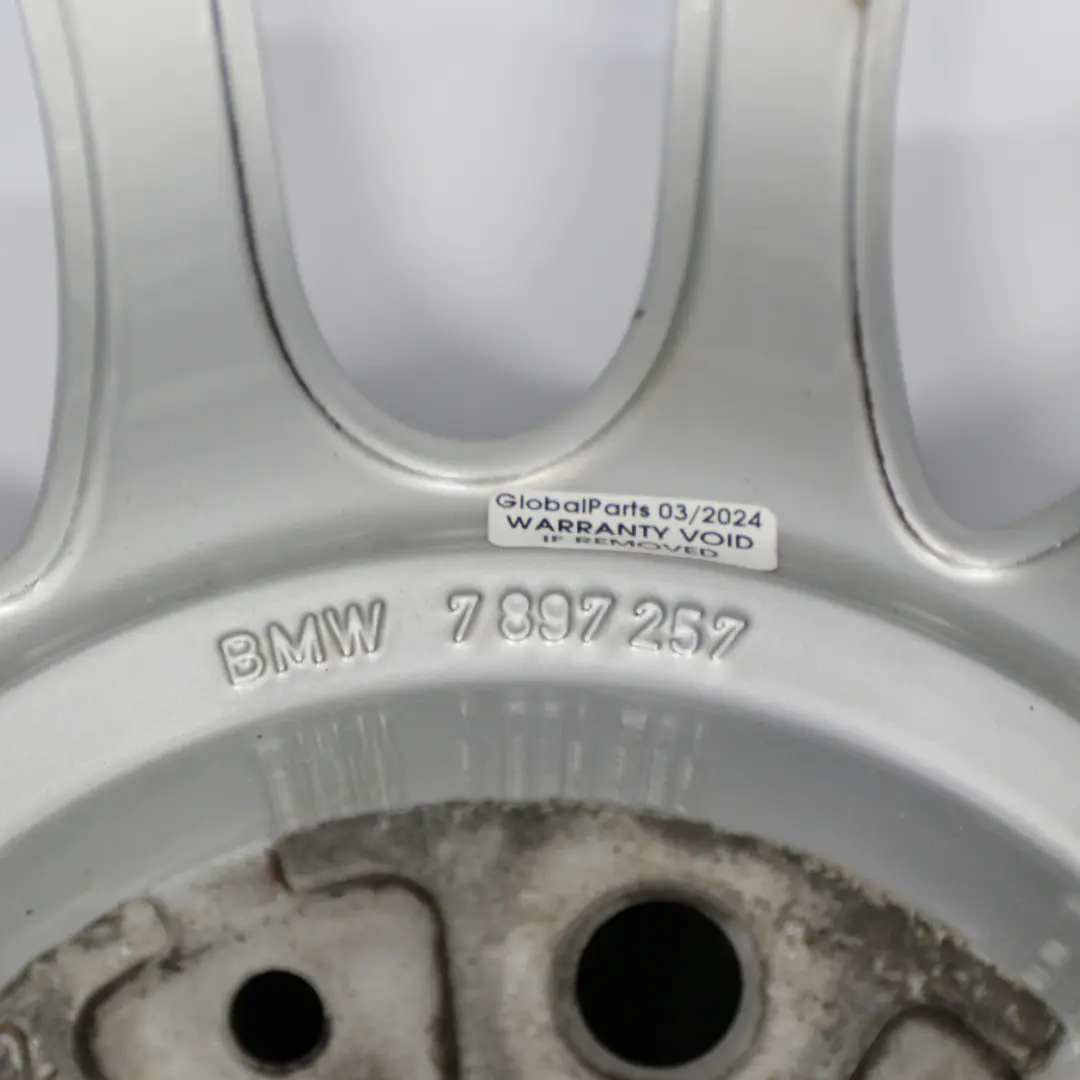 Tylna Srebrna Felga Aluminiowa 19" 9J V Spoke 152 ET:18 do BMW E63 E64 o numerze 7897257 BMW E63 E64 Tylna Srebrna Felga Aluminiowa 19" 9J V Spoke 152 ET:18 - SKU 7897257-2 - Numer Części 7897257