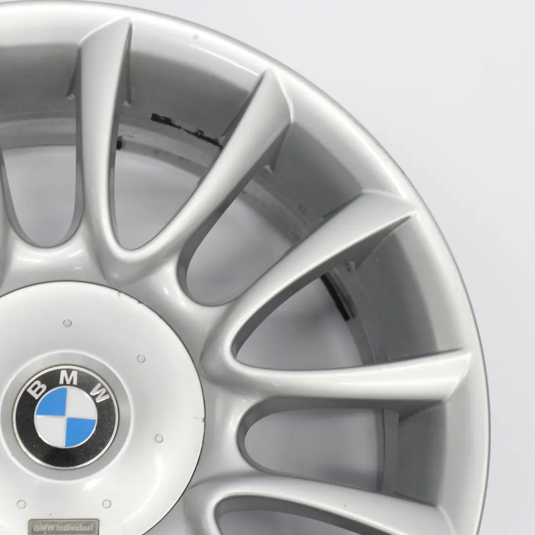 Tylna Srebrna Felga Aluminiowa 19" 9J V Spoke 152 ET:18 do BMW E63 E64 o numerze 7897257 BMW E63 E64 Tylna Srebrna Felga Aluminiowa 19" 9J V Spoke 152 ET:18 - SKU 7897257-2 - Numer Części 7897257