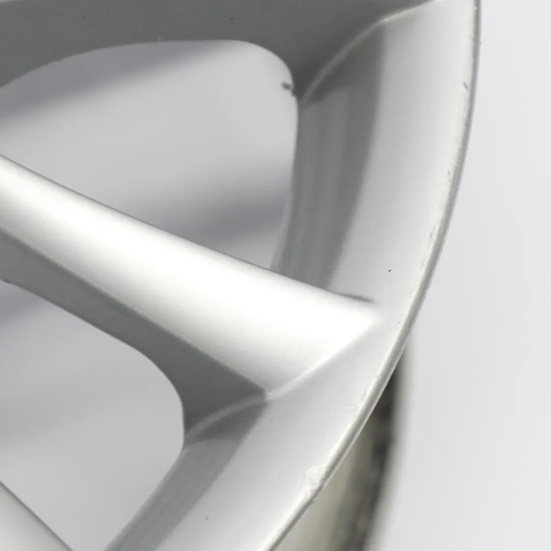 Cerchio in lega argento posteriore 19" 9J V Spoke 152 ET:18 per BMW E63 E64 con numero di parte 7897257 BMW E63 E64 Cerchio in lega argento posteriore 19" 9J V Spoke 152 ET:18 - SKU 7897257-2 - Numero di parte 7897257