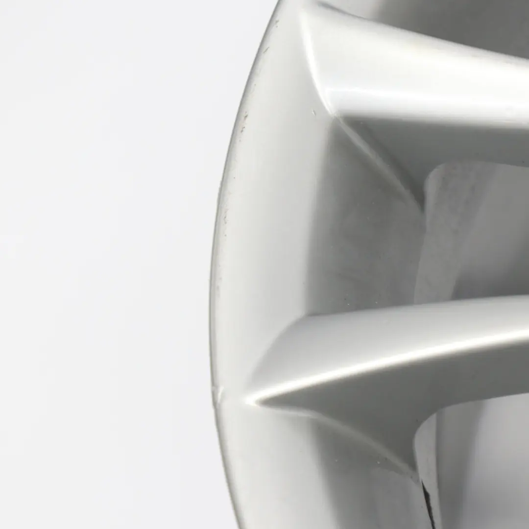 Tylna Srebrna Felga Aluminiowa 19" 9J V Spoke 152 ET:18 do BMW E63 E64 o numerze 7897257 BMW E63 E64 Tylna Srebrna Felga Aluminiowa 19" 9J V Spoke 152 ET:18 - SKU 7897257-2 - Numer Części 7897257