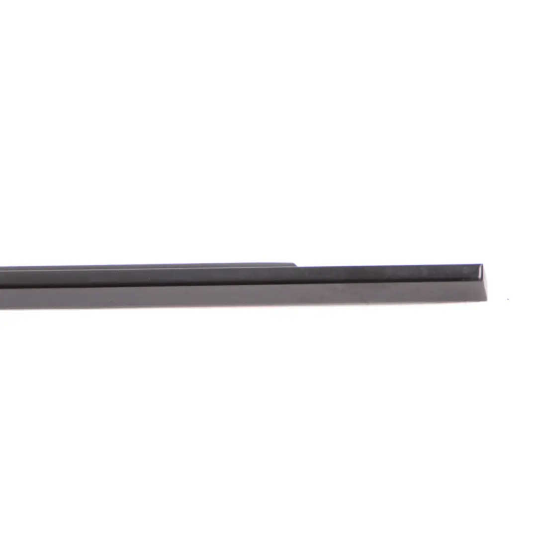 Guarnizione Esterna Porta Posteriore Destra Shadow Line per BMW E61 LCI con numero di parte 7897280 BMW E61 LCI Guarnizione Esterna Porta Posteriore Destra Shadow Line - SKU 7897280 - Numero di parte 7897280