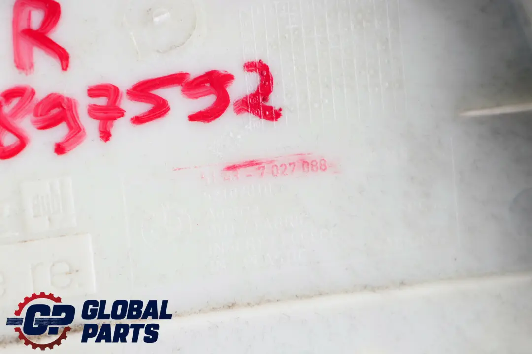 Capot Montant B en Bas a Droite Alcantara pour BMW 5 E60 E60N E61 E61N à propos du numéro de pièce 7027088 BMW 5 E60 E60N E61 E61N Capot Montant B en Bas a Droite Alcantara - SKU 7897592 - Numéro de pièce 7027088