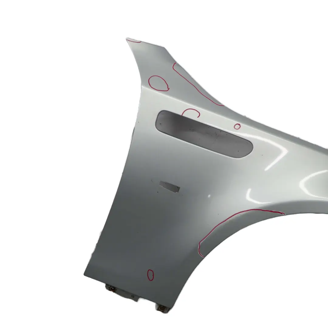 Błotnik Prawy Przód Silverstone do BMW E60 E61 M5 o numerze 7898316 BMW E60 E61 M5 Błotnik Prawy Przód Silverstone - SKU 7898316-SIL - Numer Części 7898316