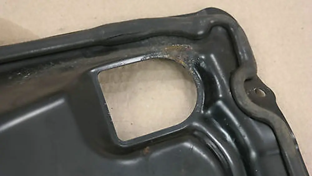 Przedział koła lewy do BMW e60 e61 M5 e63 e64 M6 o numerze 51717898359 BMW e60 e61 M5 e63 e64 M6 Przedział koła lewy - SKU 7898359 - Numer Części 51717898359