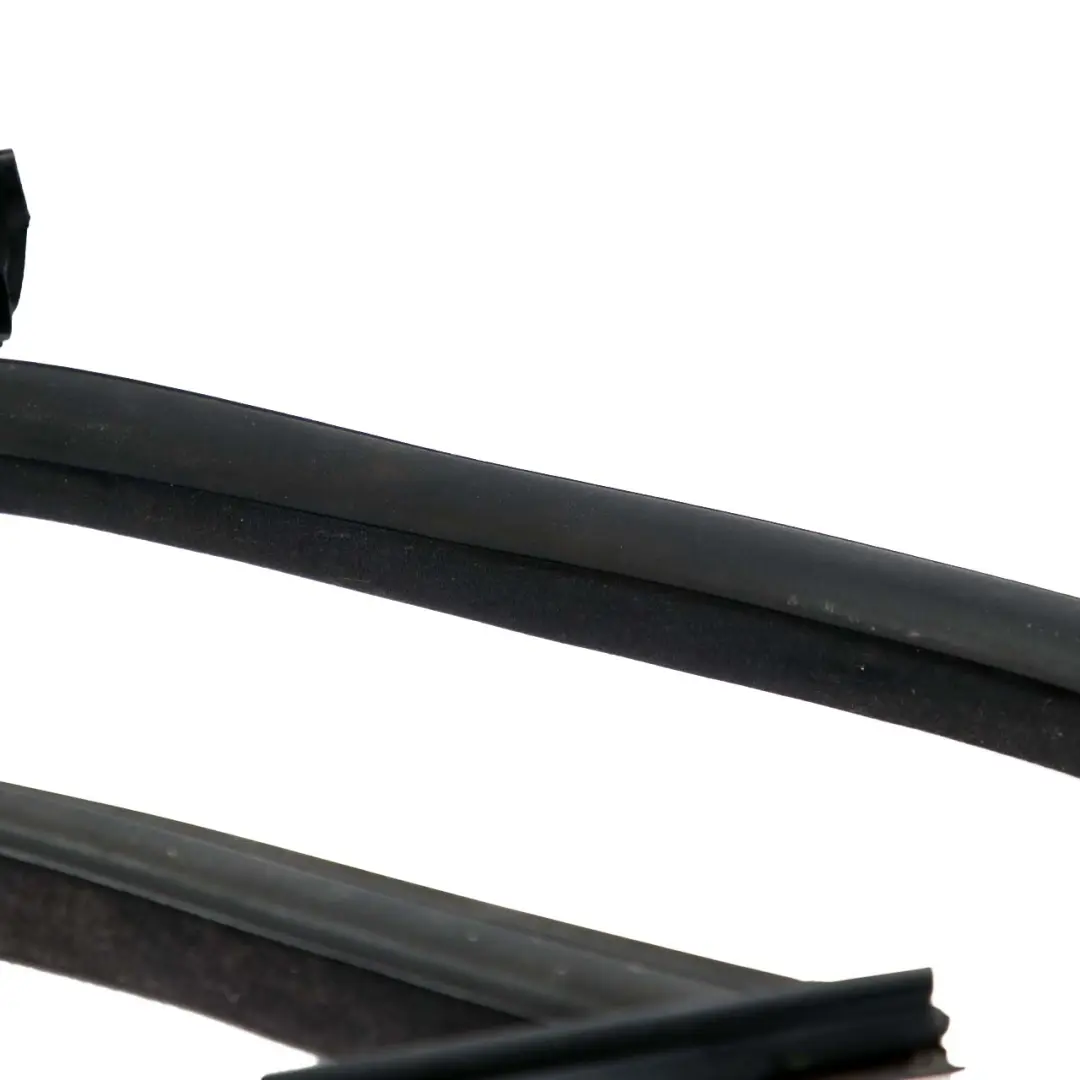 Door Weatherstrip Seal Sealing Gasket Right O/S to BMW 6 Series E63 Coupe with Part number 7899018 BMW 6 Series E63 Coupe Door Weatherstrip Seal Sealing Gasket Right O/S - SKU 7899018 - Part number 7899018