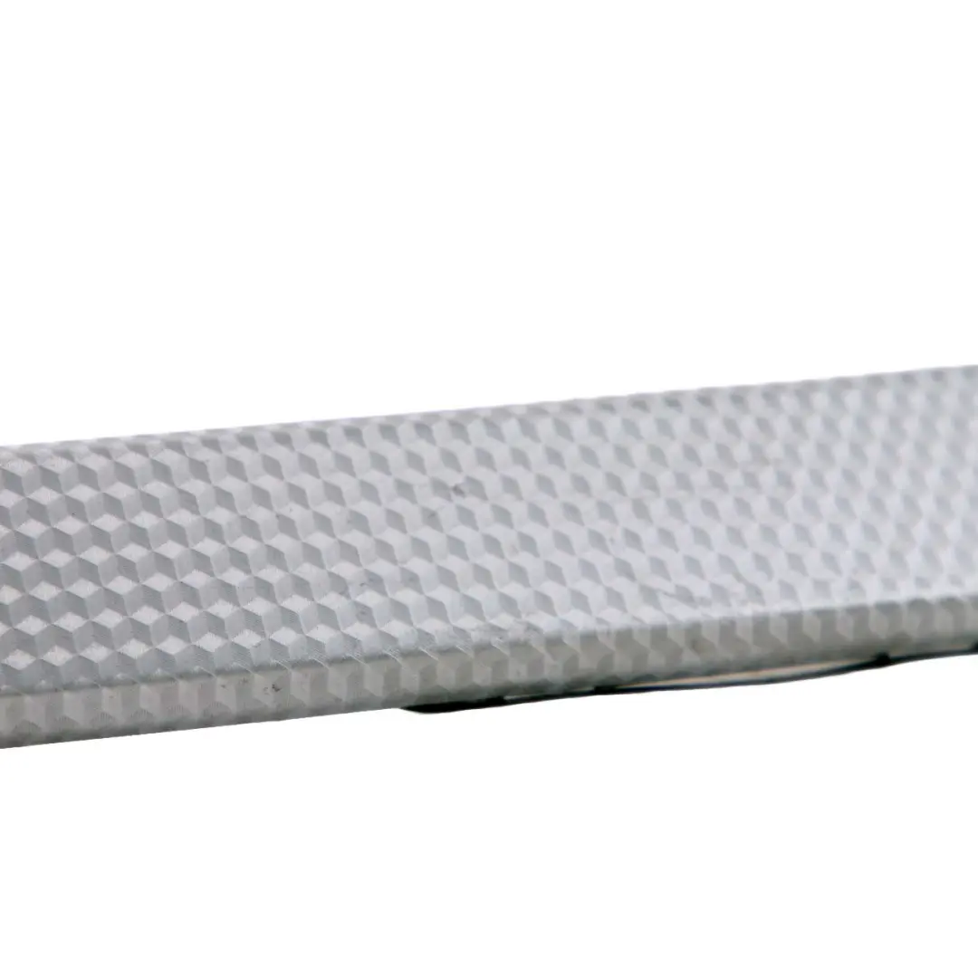 BMW E60 E61 Poignee Partie Superieure Garniture Alu Cube Pure Avant Gauche - SKU 7899399 - Numéro de pièce 7899399