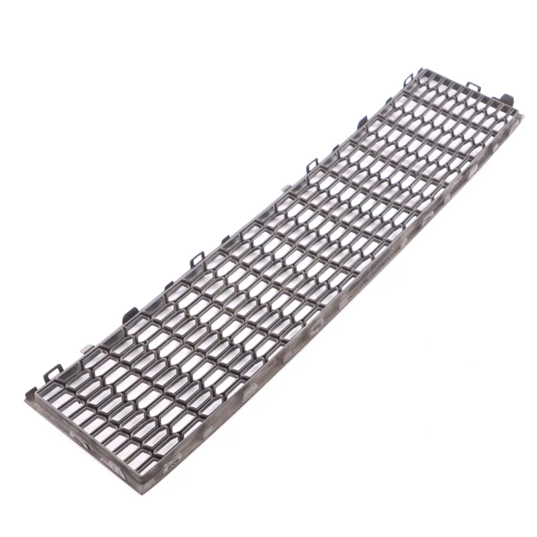 Kratka Atrapa Zderzaka Przód Środkowa do BMW F10 F11 M Sport o numerze 7903894 BMW F10 F11 M Sport Kratka Atrapa Zderzaka Przód Środkowa - SKU 7903894-1 - Numer Części 7903894