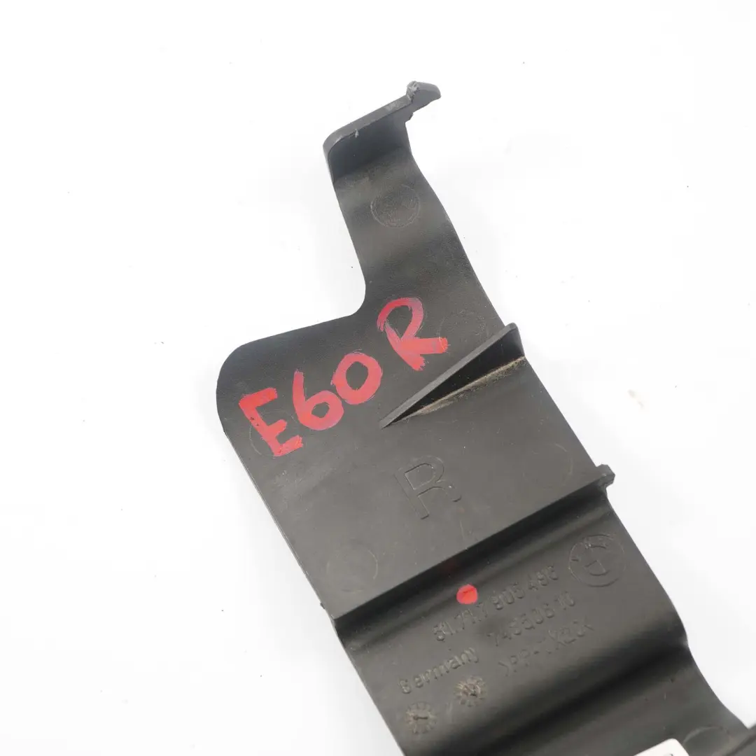 Luftführung Frontmaske Halterung Vorne Rechts für BMW E60 E61 M Sport mit Teilenummer 7905496 BMW E60 E61 M Sport Luftführung Frontmaske Halterung Vorne Rechts - SKU 7905496 - Teilenummer 7905496