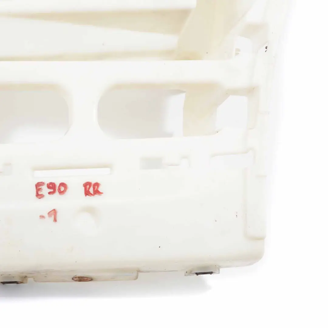 Parachoques Trasero Derecho Guia Lateral Soporte Montaje para BMW E90 M Sport con número de pieza 7906506 BMW E90 M Sport Parachoques Trasero Derecho Guia Lateral Soporte Montaje - SKU 7906506-1 - Número de pieza 7906506