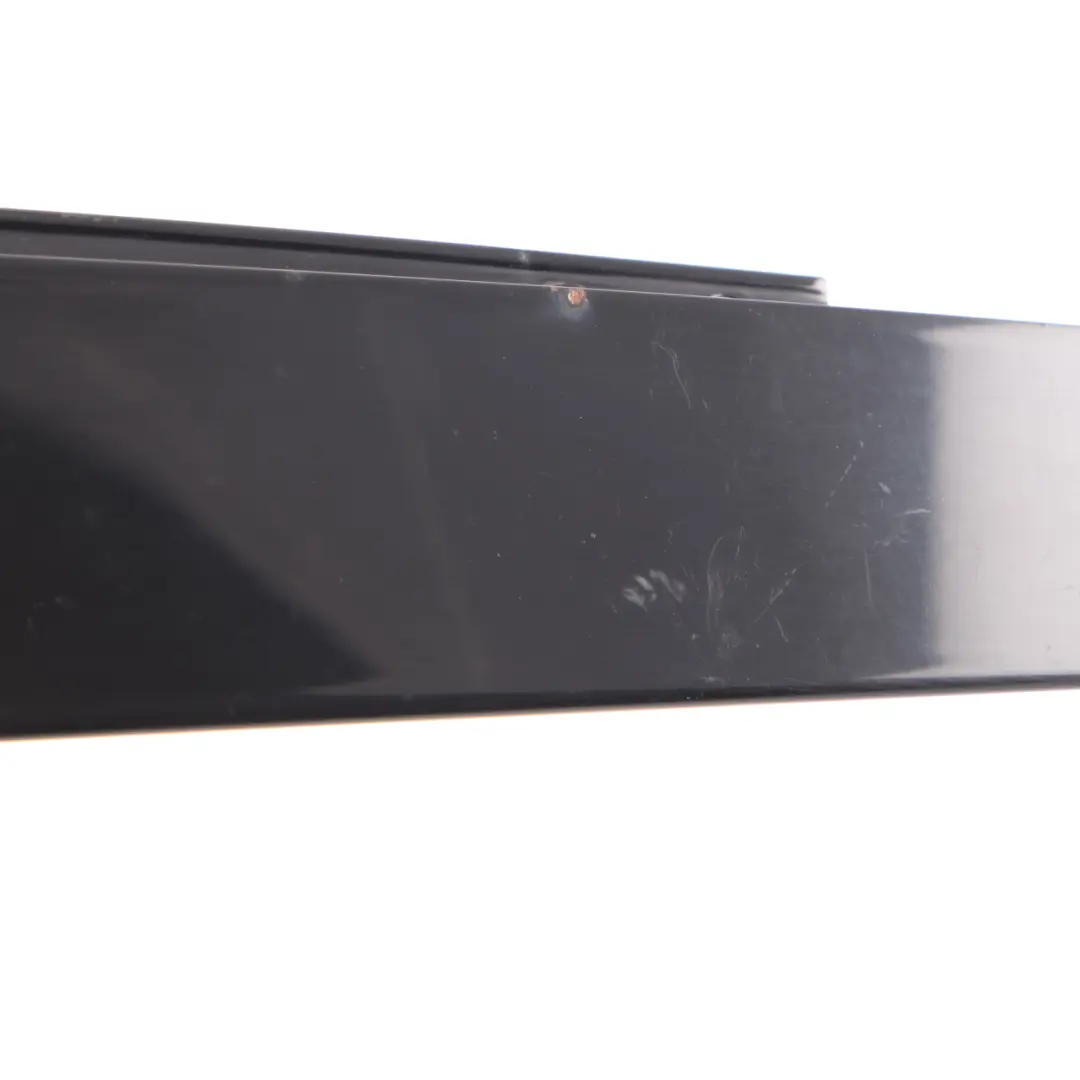 Finitura porta BMW E90 E91 Telaio finestrino montante B anteriore sinistro per con numero di parte 7906907 Finitura porta BMW E90 E91 Telaio finestrino montante B anteriore sinistro - SKU 7906907-1 - Numero di parte 7906907