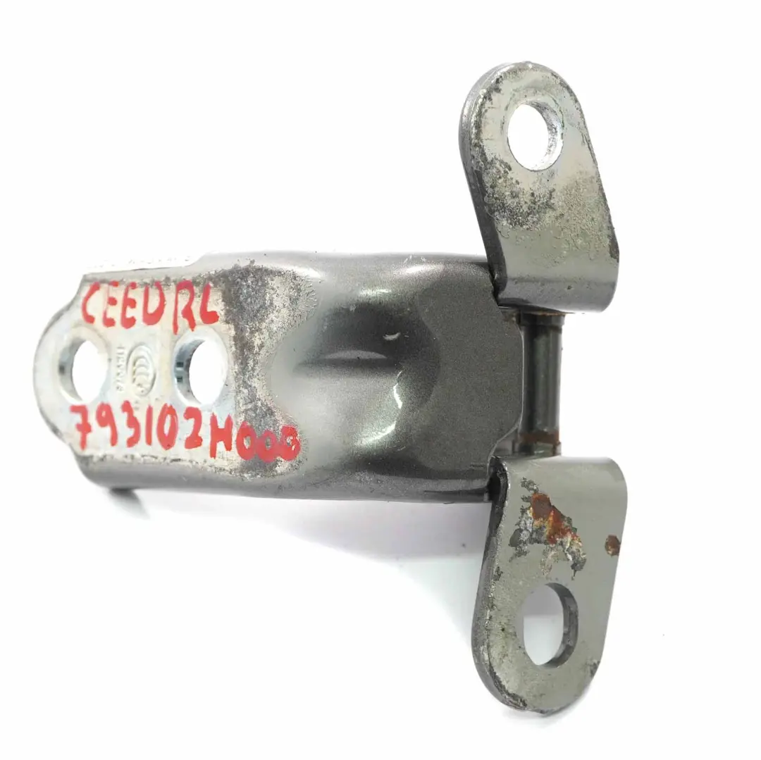 Charnière porte arrière gauche inférieure Phoenix Argent pour Kia Ceed 1 à propos du numéro de pièce 793102H000 Kia Ceed 1 Charnière porte arrière gauche inférieure Phoenix Argent - SKU 793102H000-PSI - Numéro de pièce 793102H000