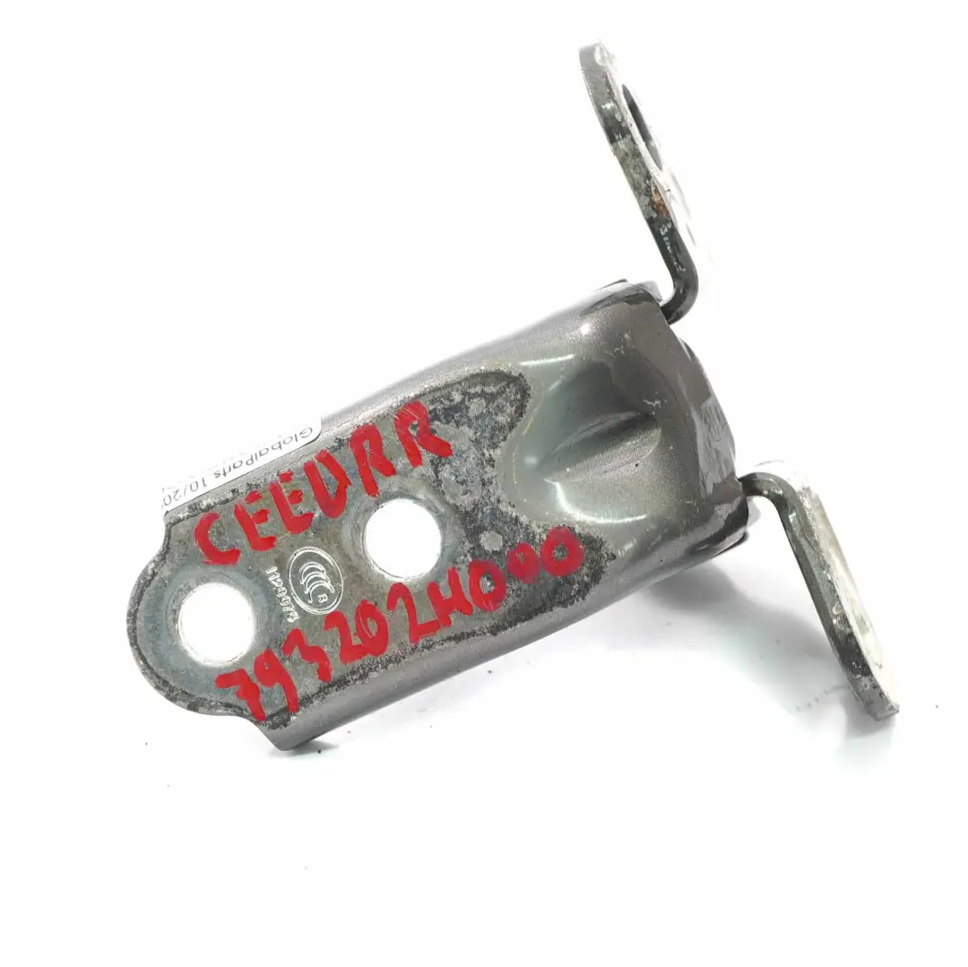 Charnière Porte Arrière Droite Inférieure Phoenix Argent pour Kia Ceed 1 à propos du numéro de pièce 793202H000 Kia Ceed 1 Charnière Porte Arrière Droite Inférieure Phoenix Argent - SKU 793202H000-PSI - Numéro de pièce 793202H000