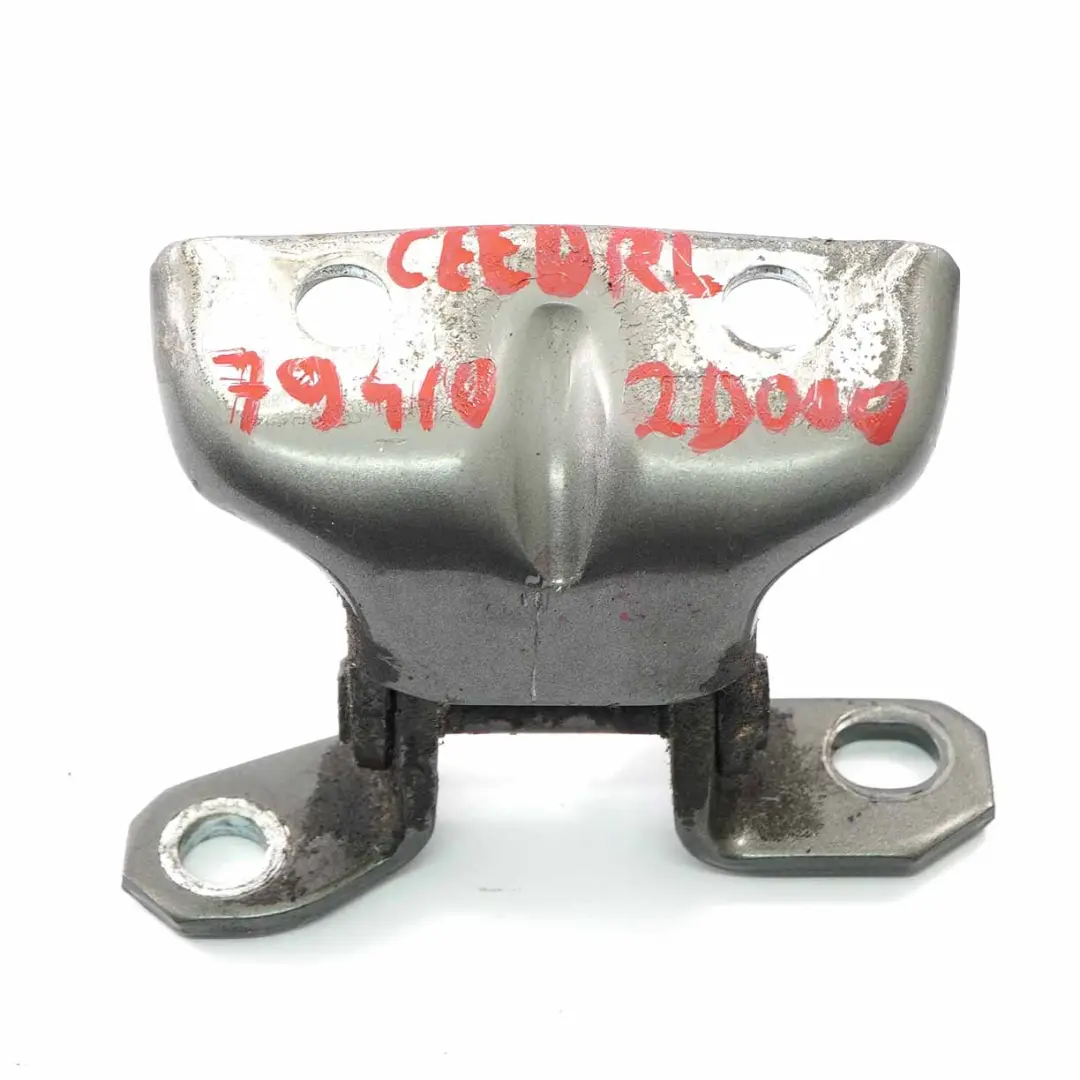 Zawias Drzwi Lewy Tył Górny Srebrny do Kia Ceed 1 o numerze 794102D000 Kia Ceed 1 Zawias Drzwi Lewy Tył Górny Srebrny - SKU 794102D000-PSI - Numer Części 794102D000