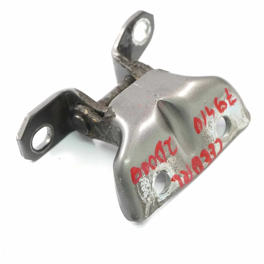 Cerniera porta posteriore sinistra superiore Argento T4W per Kia Ceed 1 con numero di parte 794102D000 Kia Ceed 1 Cerniera porta posteriore sinistra superiore Argento T4W - SKU 794102D000-PSI - Numero di parte 794102D000